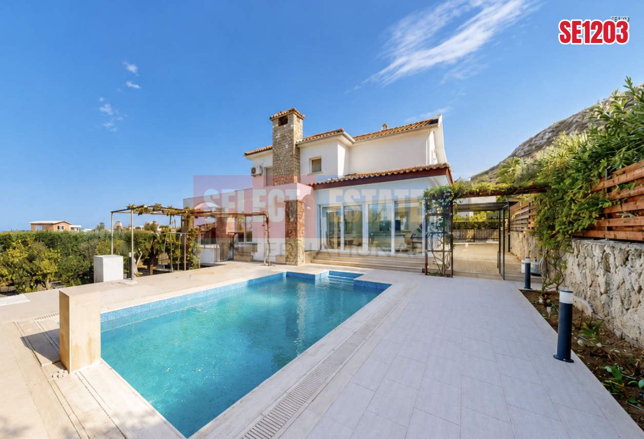 Manzaralı Havuzlu Villa