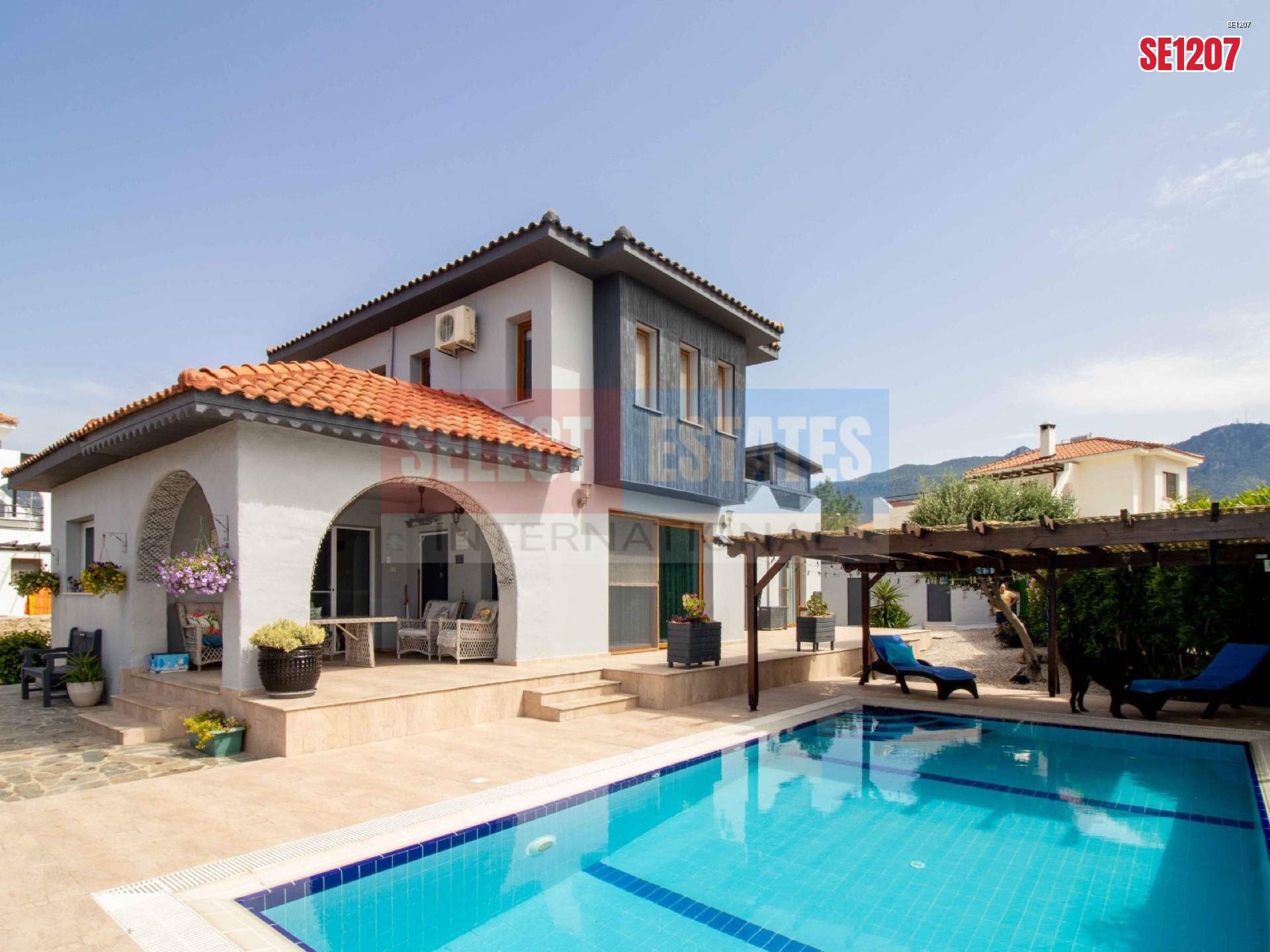 Havuzlu Lüks Villa - Esentepe