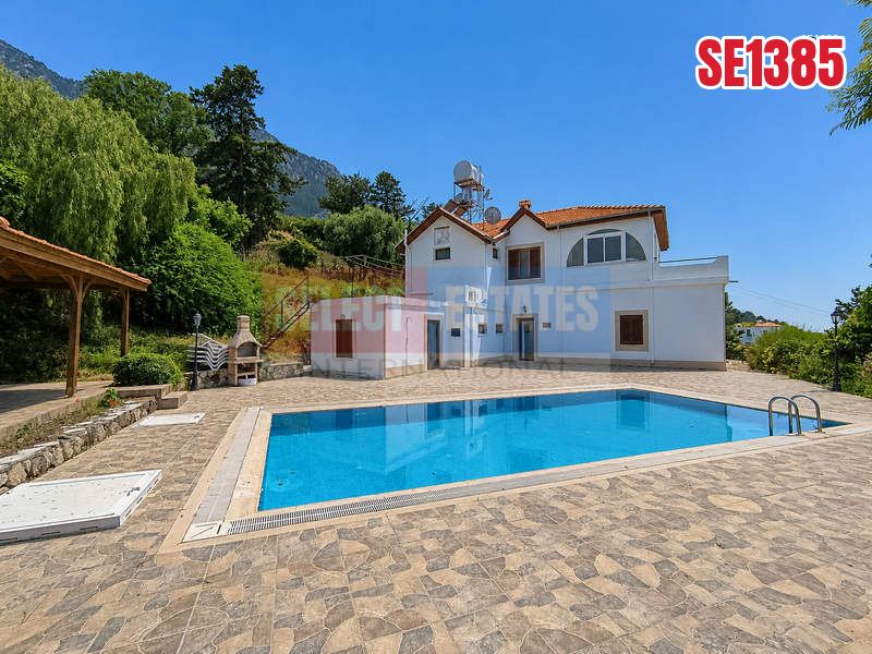 Başpınar'da Kesintisiz Manzaralı Villa