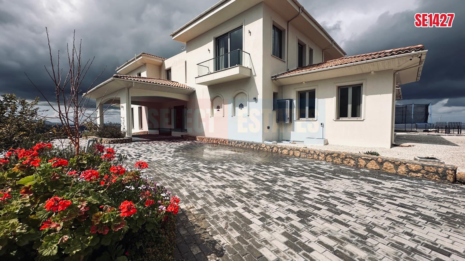 Girne’nin Zirvesinde Eşsiz Malikane