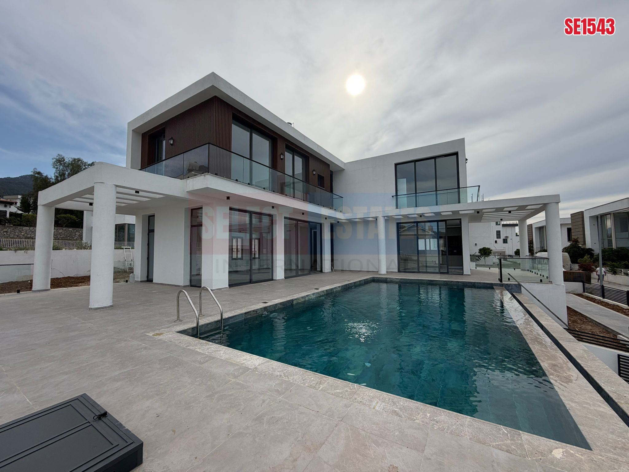 Denize Sıfır Villa, Çatalköy, Girne, Kuzey Kıbrıs Satılık Emlaklar LÜX VİLLA SAHİBİNİ BEKLİYOR...!