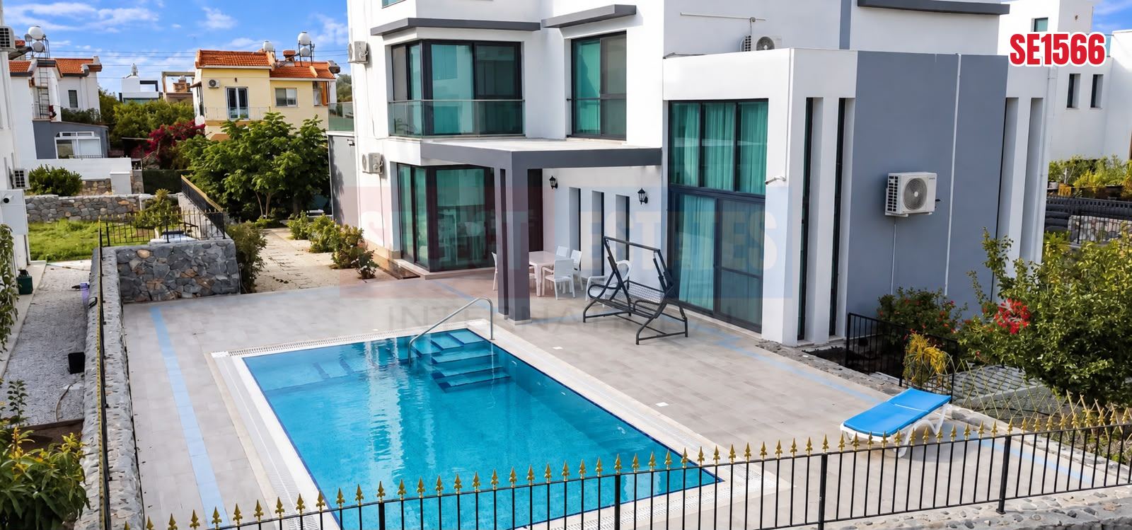 Lüks Deniz Manzaralı Villa Karşıyaka, Satılık Kuzey Kıbrıs Emlakları