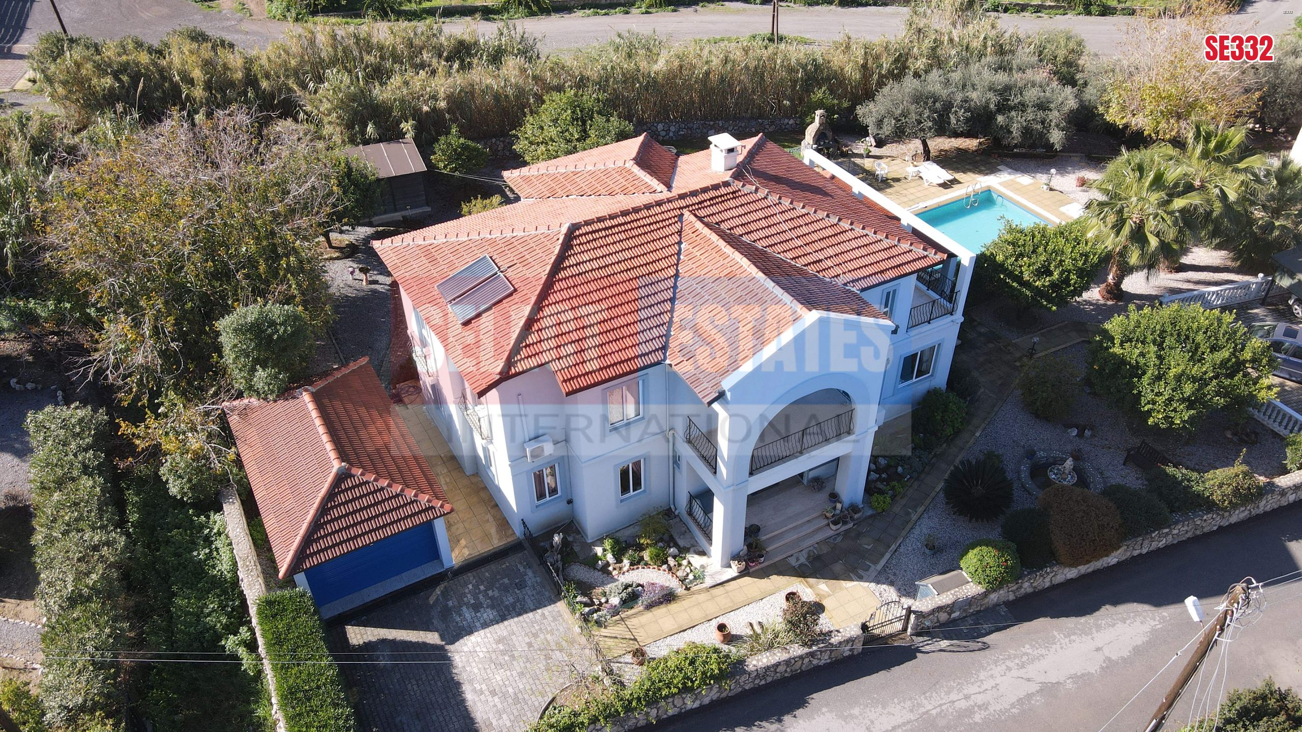 Lapta Satılık Havuzlu Müstakil Villa