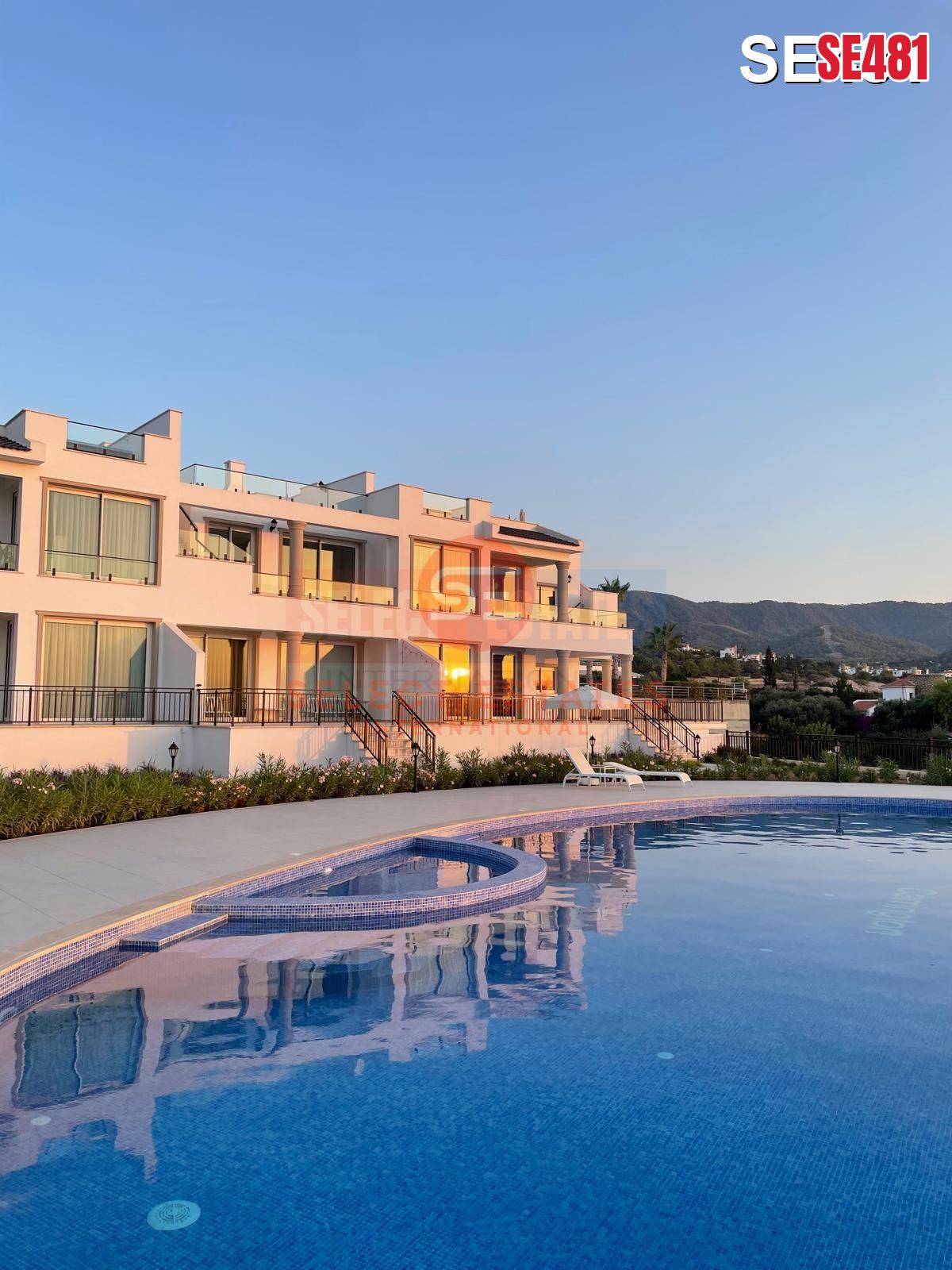 Bahçeli'de Satılık Lüks Deniz Manzaralı 3 Yatak Odalı Penthouse
