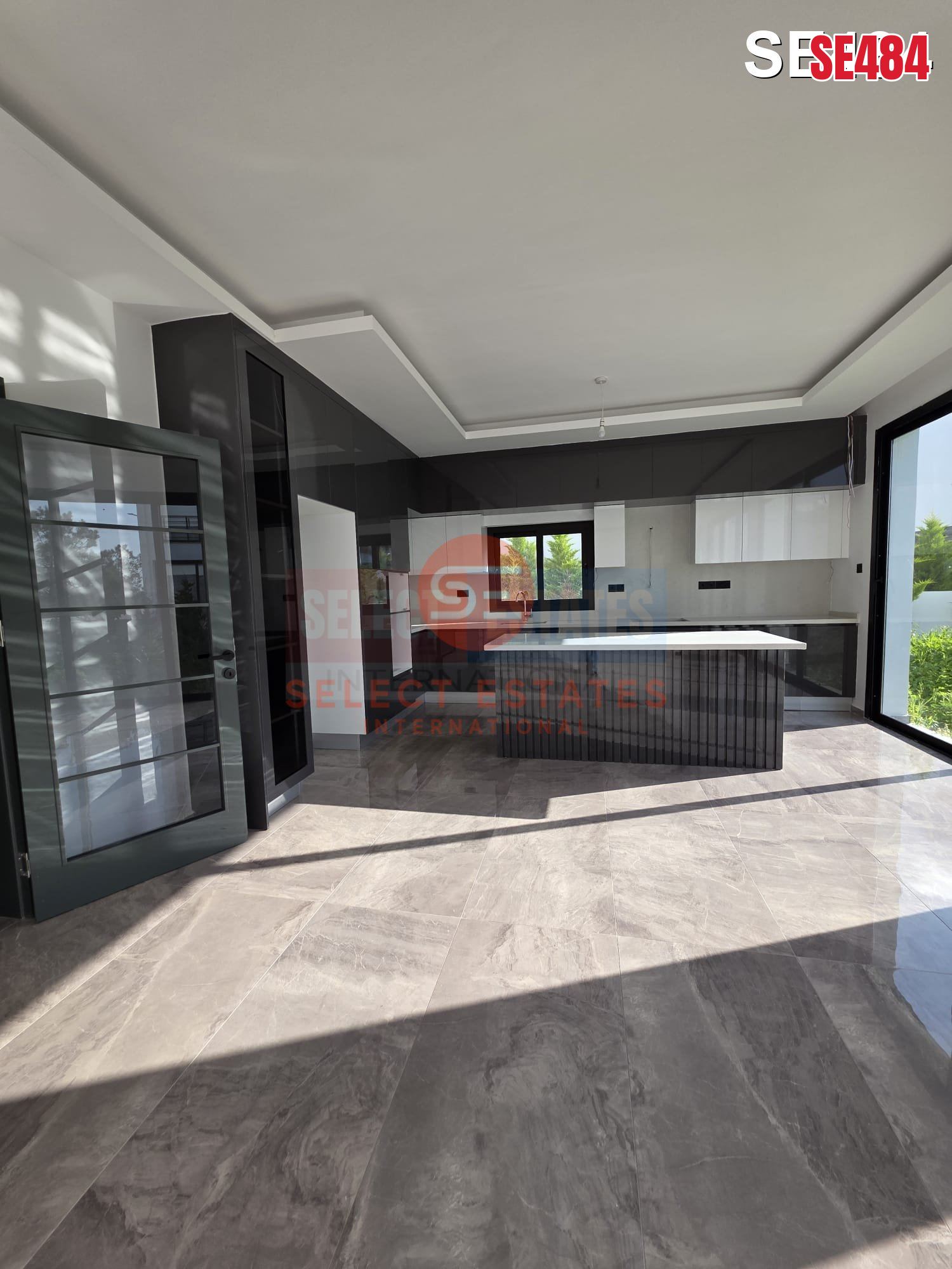 Çatalköy'de Deniz ve Dağ Manzaralı 4+1 Lüks Villa