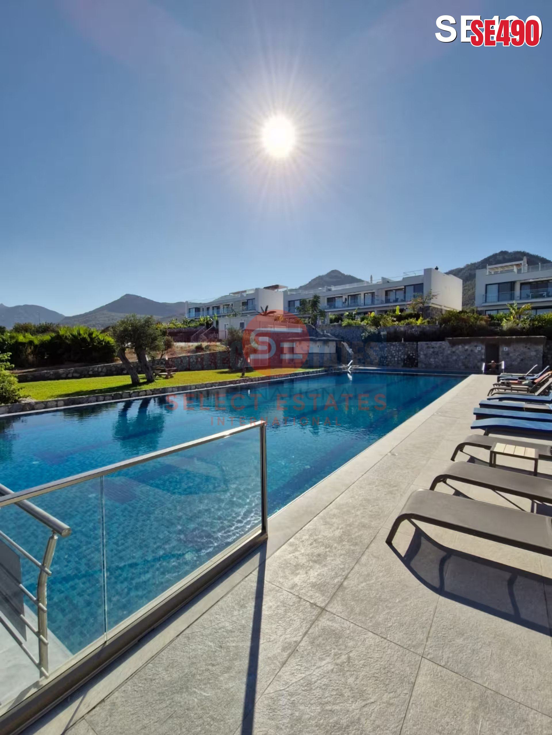 100 METERS TO THE SEA: PENTHOUSE WITH PRIVATE ROOF TERRACE - SOLE AGENT