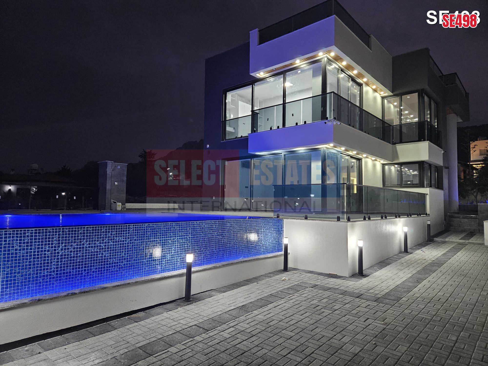 MODERN VILLA WITH PRIVATE POOL
