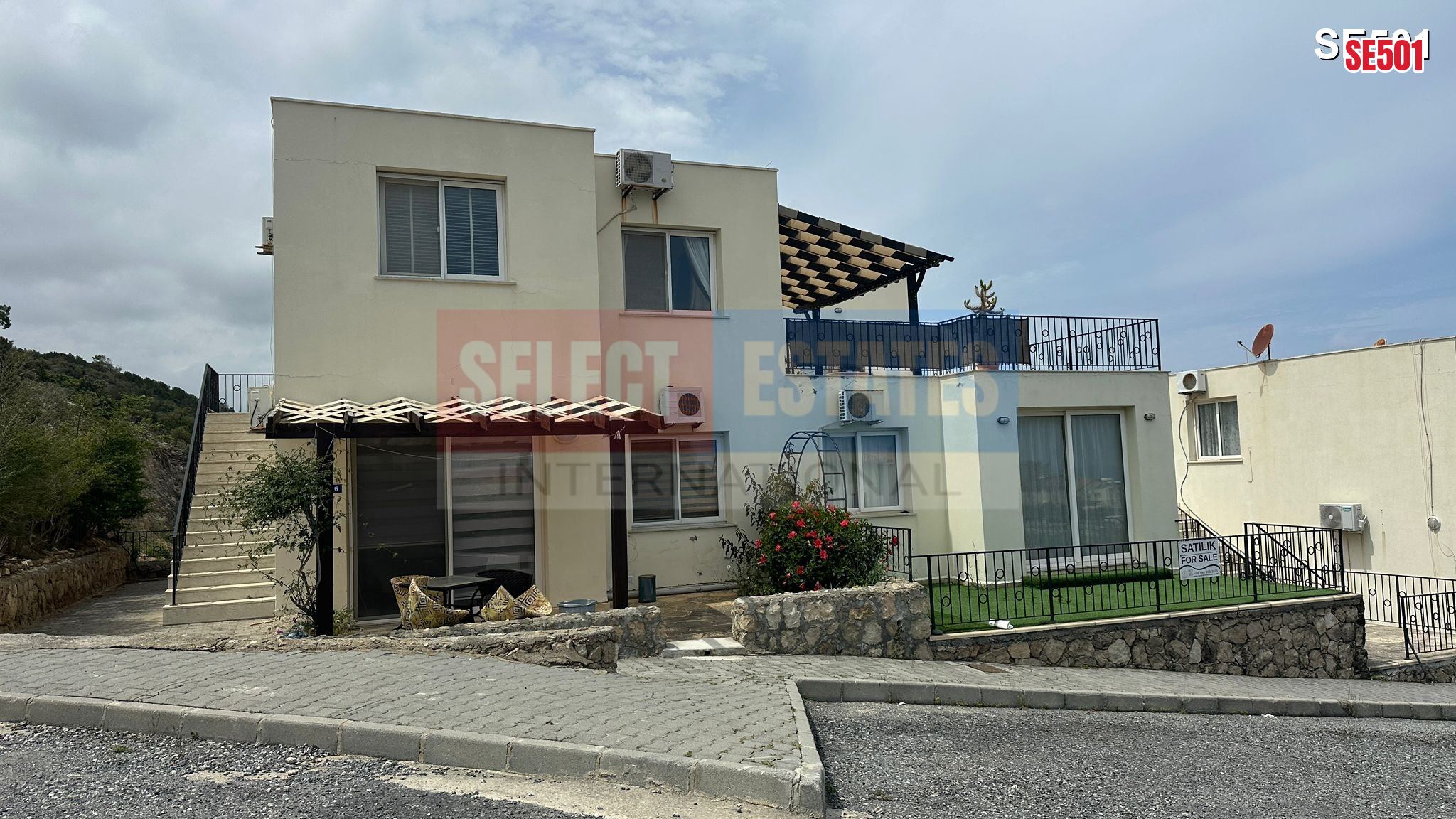 DENİZ VE DAĞ MANZARALI: ESENTEPE'DE 1 YATAK ODALI PENTHOUSE