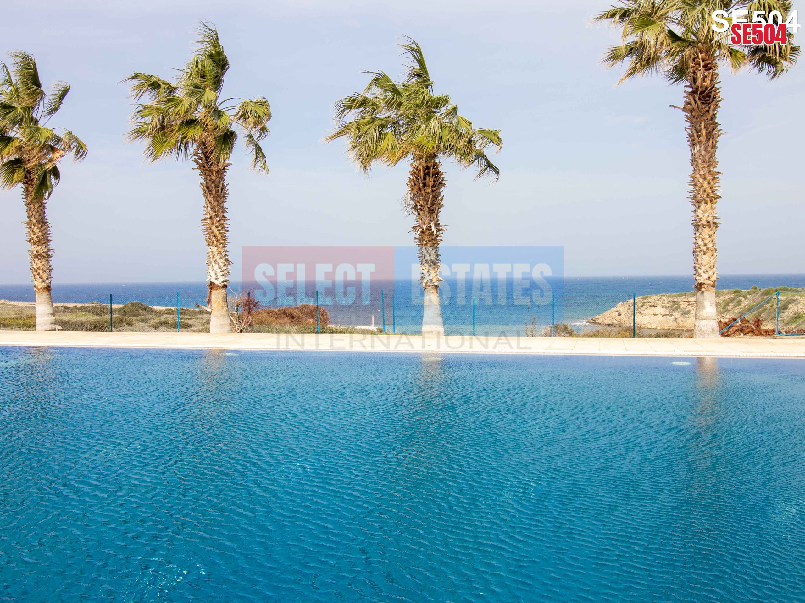 100M TO THE SEA: PENTHOUSE WITH PRIVATE ROOF TERRACE
