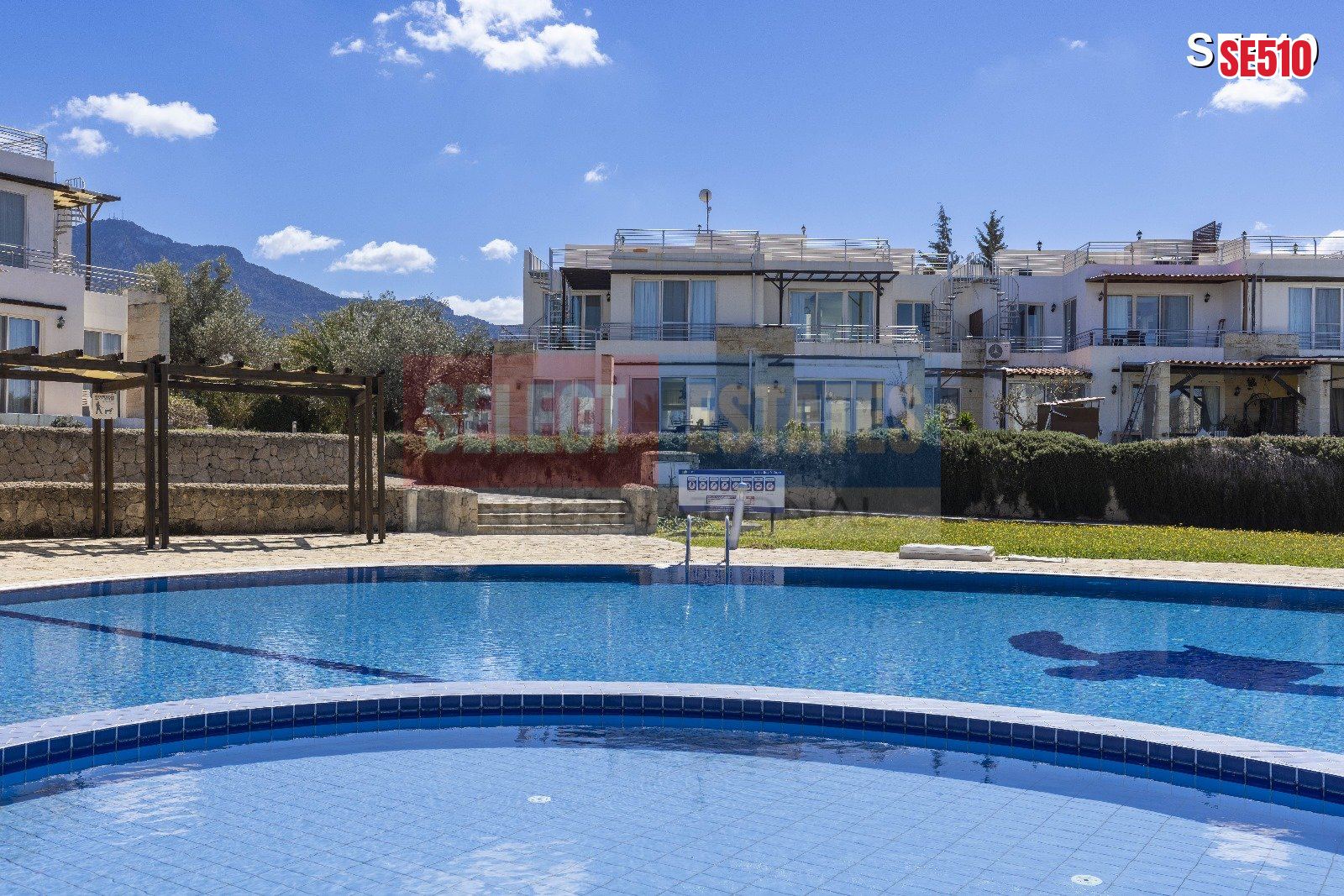 HAVUZ MANZARALI BAHÇE KATI DAİRE