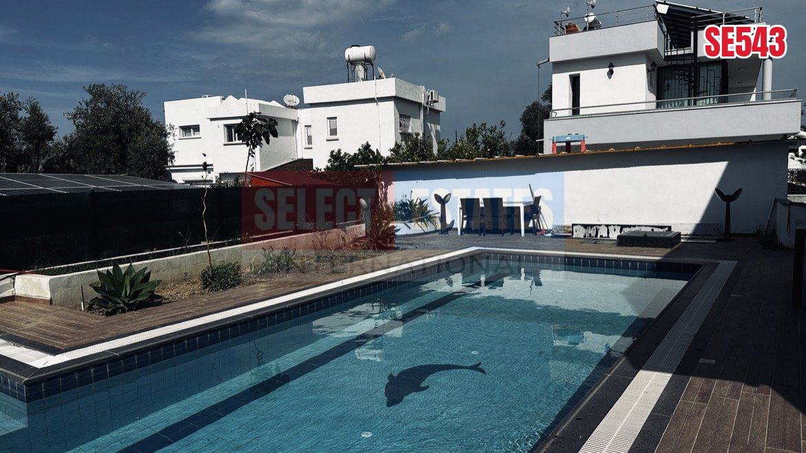 MODERN VILLA WITH POOL
