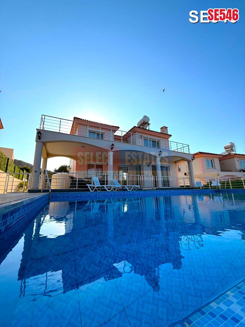VILLA WITH PRIVATE POOL AND UNINTERRUPTED VIEW