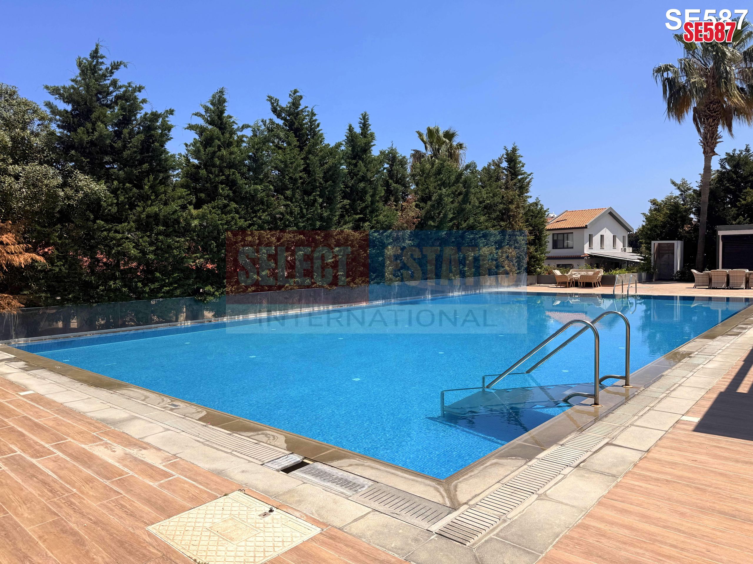 FULLY FURNISHED 2+1 IN LUXURY RESIDENCE WITH VAT PAID