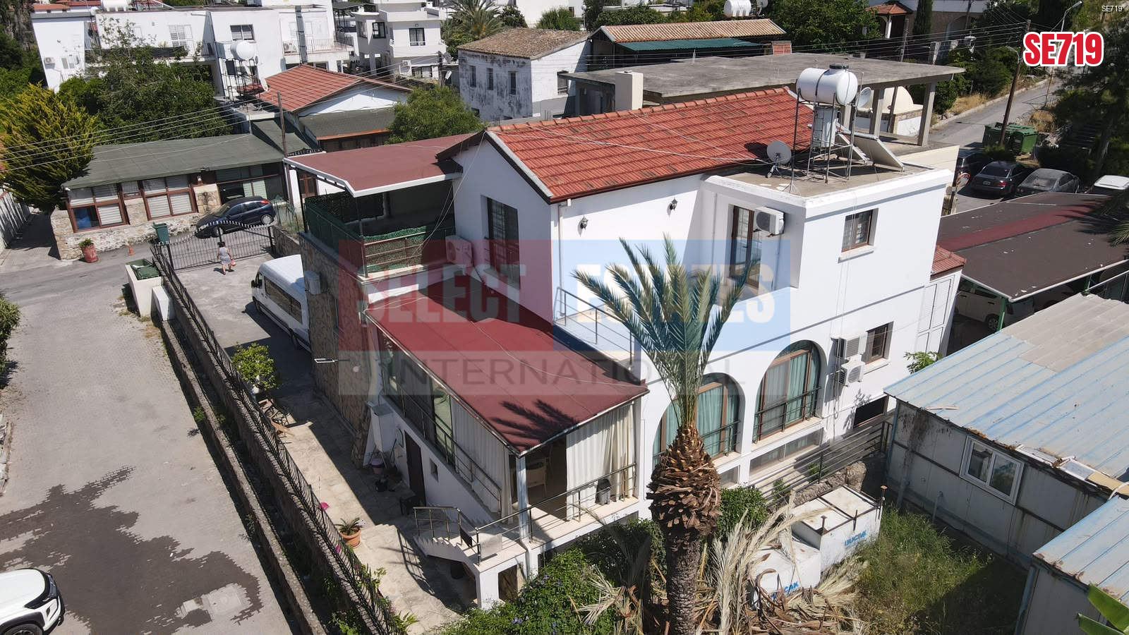 Ozanköy'de Panoramik Teraslı Lüks Villa