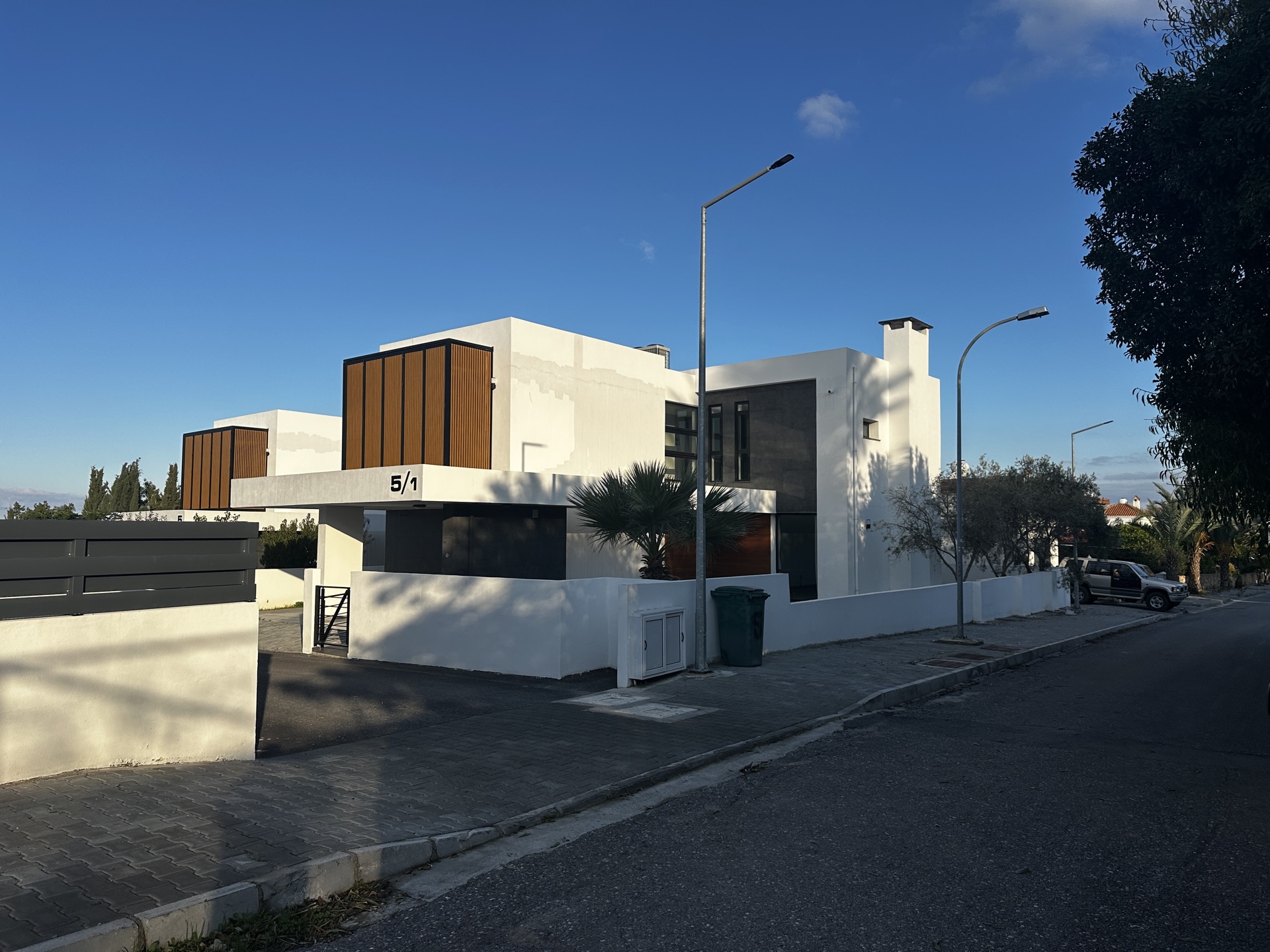 Modern 4-bedroom villa with private pool for rent in Edremit Kyrenia.