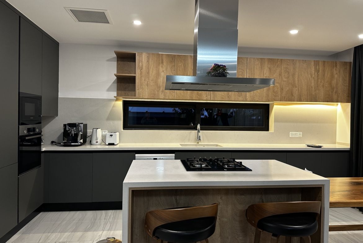 Modern 4-bedroom villa with private pool for rent in Edremit Kyrenia.