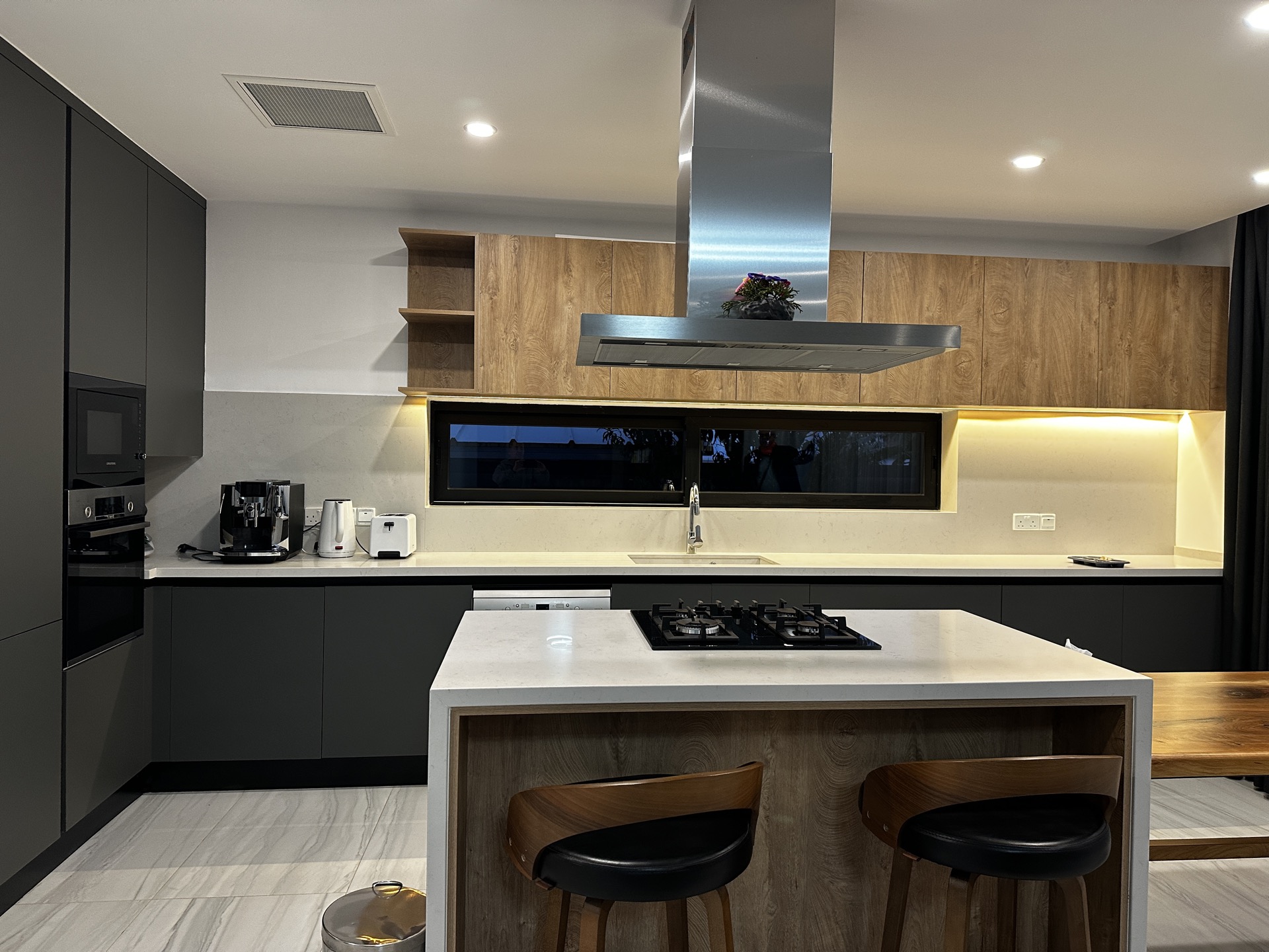 Modern 4-bedroom villa with private pool for rent in Edremit Kyrenia.